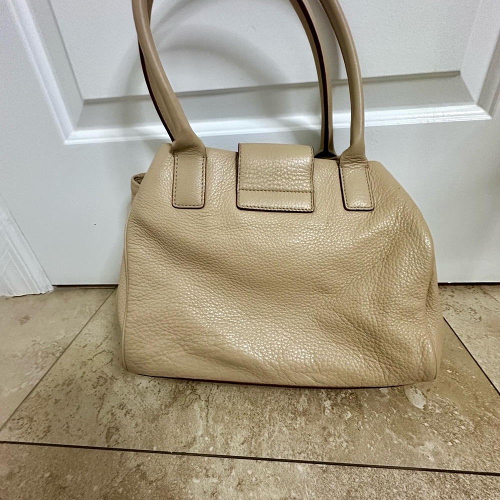 Kate Spade Beige Satchel Bag with gold toggle closure - Picture 4 of 11